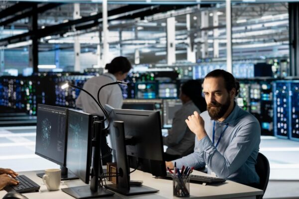 NOC escalable para optimizar entornos híbridos